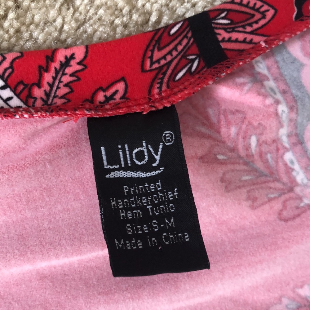 Lildy red paisley handkerchief hem tunic with subtle bell sleeves & side pockets - Picture 7 of 14